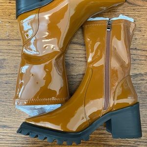 Shiny Leather Boots - Brown, size 7